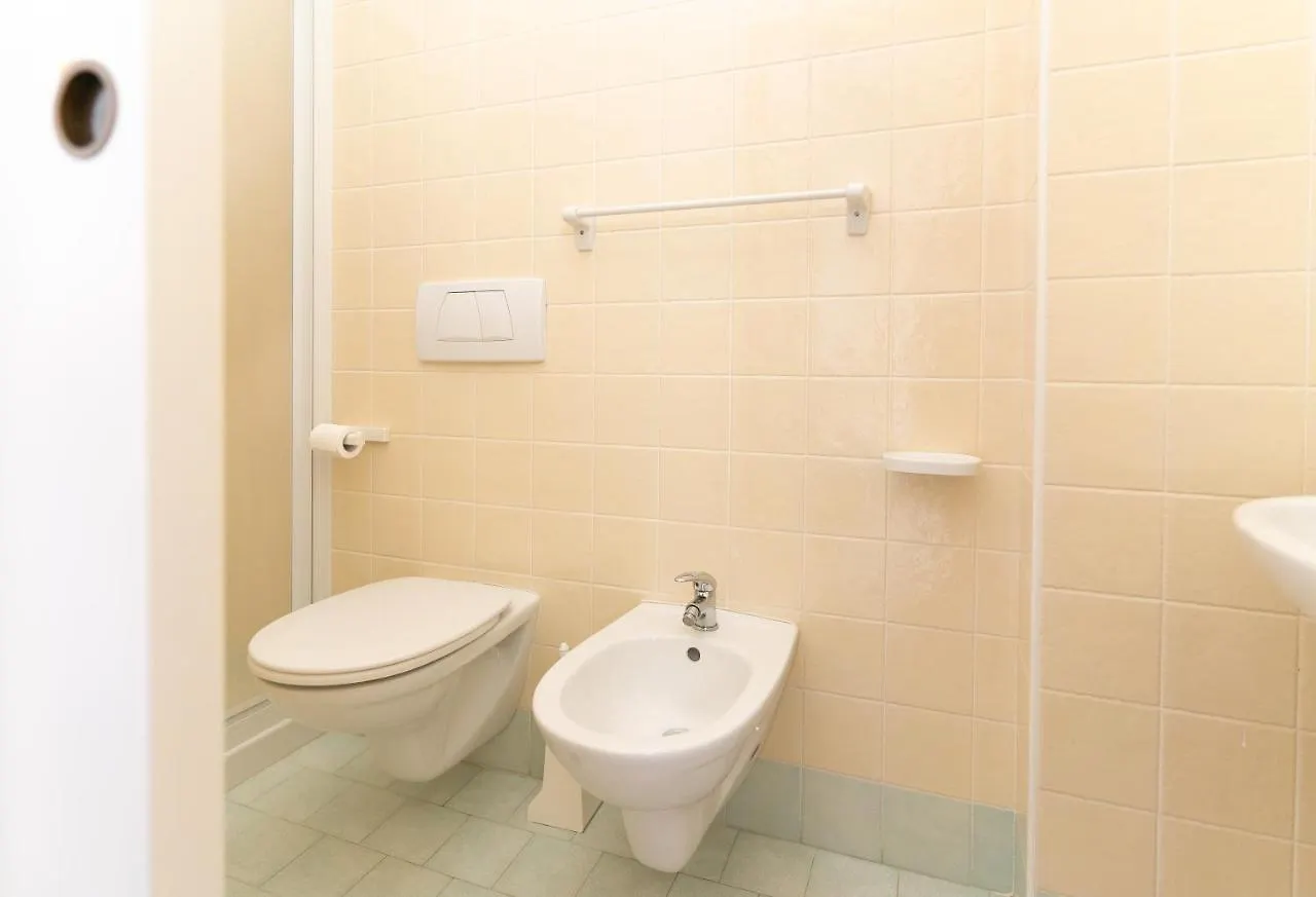 **  Hotel Villa Isola Римини Италия